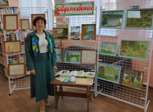 В Копыльской районной центральной библиотеке  открылась персональная выставка Людмилы Нижевич