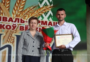 Лучшие из лучших! Профсоюзный триумф – смотрите, кого наградили на &quot;Дожинках&quot; в Великой Раевке
