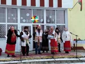 На семежевской сцене - артисты Копыльского и Любанского районов