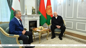 Александр Лукашенко и Шавкат Мирзиёев провели неформальную встречу в Минске