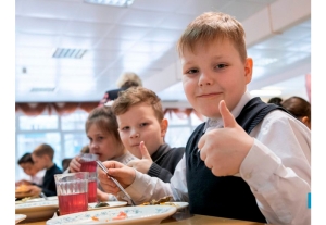 В белорусских школах начали вводить шведский стол — что предлагают ученикам