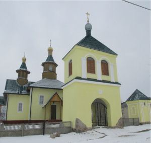 Церковь, каплица в честь отмены крепостного права и брама-звонница (вт. пол. ХIХ в.)