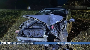 Авария под Копылем: 36-летняя женщина съехала в кювет и врезалась в дерево