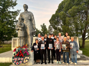 В Слобода-Кучинке у памятника погибшим землякам в 4 часа утра состоялось памятное мероприятие