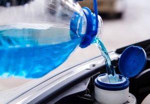 Яд в бачке омывателя: Минздрав предупредил о рисках при выборе «незамерзайки»