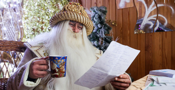 «Каждый день получаю по коробке писем». Дед Мороз рассказал о желаниях белорусов к Новому году