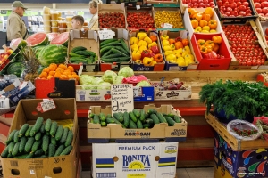 Покупки на уличных рынках летом: рассказываем главные правила безопасности от Минздрава