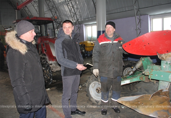 Весна врасплох не застанет: как аграрии Копыльщины готовят технику к посевной