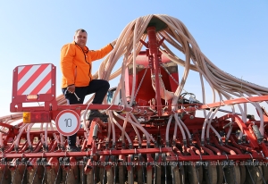 Наперегонки с весной: ОАО «Прогресс 2010» задает темп посевной на Копыльщине