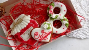 Подарки к 8 Марта: сколько можно подарить коллегам без уплаты взносов в ФСЗН