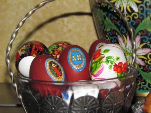 Красное, синее, с наклейками: какое яйцо самое «правильное» на Пасху