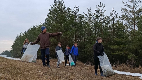Учащихся гимназии №1 г. Копыля объединила акция «Лес. Добро. Порядок»