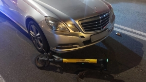 Не спешился на мигающий зеленый: в Минске подросток на СПМ попал под колеса Mercedes