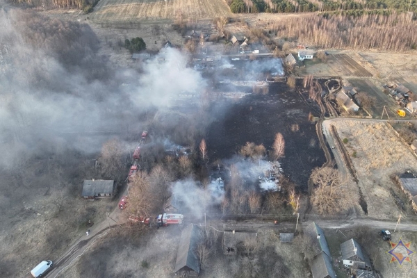 Сгорели 6 домов и 12 хозпостроек