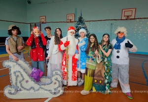 Магия праздника: в средней школе №3 г. Копыля ожила новогодняя сказка