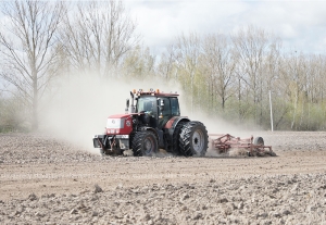 2400 гектаров для «царицы» – узнали подробности сева кукурузы в «Старица-Агро»