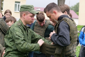 Курс молодого бойца. Старшеклассники Беларуси начали сборы в гарнизонах