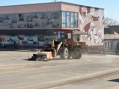 Снег ушел — уборка началась: как коммунальщики Копыля наводят порядок после зимы