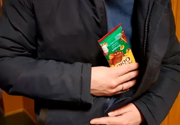 Похититель шоколада: в Копыле раскрыта кража элитных плиток