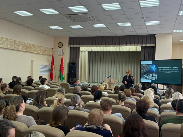 Встреча с главным редактором радио «ENERGY FM» Ольгой Зуенок прошла в СШ №3 г. Копыля