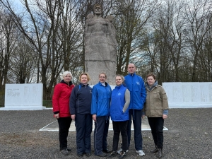 Субботник в Великих Прусах: профсоюзы Минщины навели порядок у мемориала