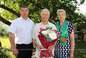 «Огромное спасибо, что вы у нас есть»: председатель Копыльского райисполкома поздравил бывшего узника
