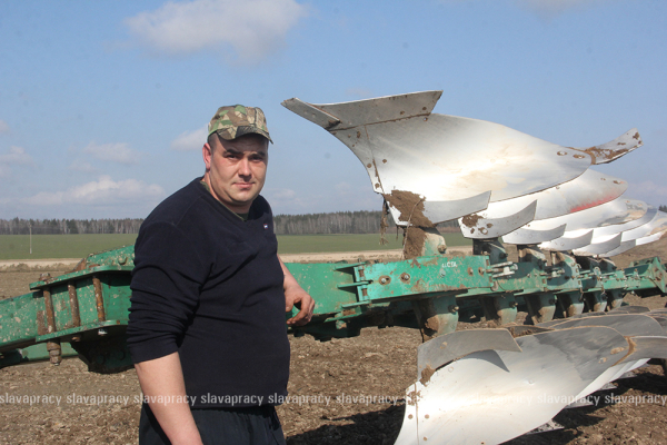 Аграрии ОАО "Старица-Агро" одними из первых в районе приступили к севу яровых