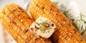 Секретный трюк с молоком и маслом – вот как варят кукурузу в лучших ресторанах и на пляжах!