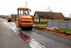 Слобода-Кучинский сельсовет: асфальт укладывают, наводят порядок и проводят разговоры о родине и семье