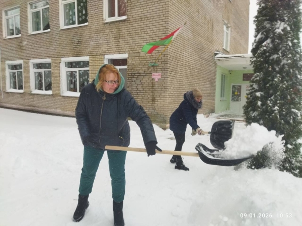 Безопасность – приоритет: в агрогородке Грозово идет борьба со снегом