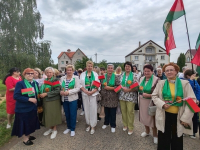 Уникальная зона для мам: в Копыле перерезали ленточку в новом Сквере Счастья