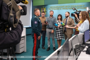 Последствия ветра и подготовка к зиме: Президент провел встречу с главой МЧС