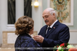 «Белорусов купить невозможно»: Президент вручил госнаграды к Дню народного единства