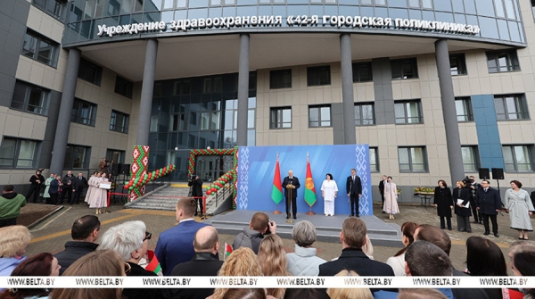 Александр Лукашенко открыл в Минске поликлинику будущего