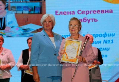 Цветы и слова благодарности: в Копыле чествовали ветеранов педагогического труда