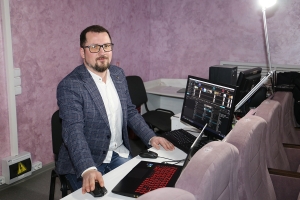 Денис Сельванович - художник, который рисует… светом