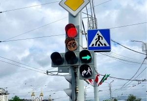 В Витебске на перекрестках зажглись «васильковые» светофоры – символы юбилейного «Славянского базара»
