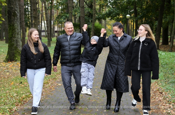 С первого взгляда и навсегда: история многодетного счастья копылян Севастьяновичей