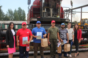 Передовики ОАО &quot;Копыльское&quot;: главное не лидерство, а качественная уборка