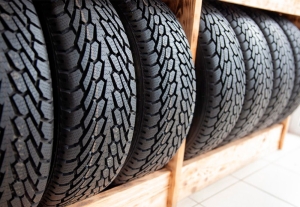 Март коварен – почему ГАИ рекомендует не спешить с летней резиной