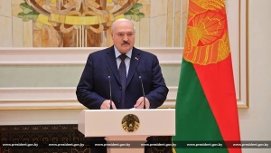 Президент Беларуси Александр Лукашенко направил соотечественницам поздравление с Днем матери