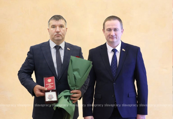 Премьер-министр наградил председателя Копыльского райисполкома Сергея Пилищика