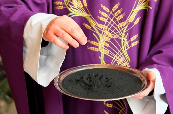 Католики отмечают Пепельную среду