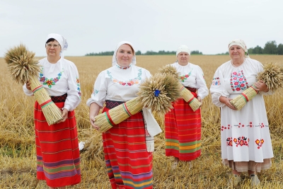 Как на Копыльщине сноп вязали да караваем 