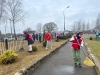 Добрые дела в действии: как волонтеры Красного Креста наводили порядок на территории копыльской школы