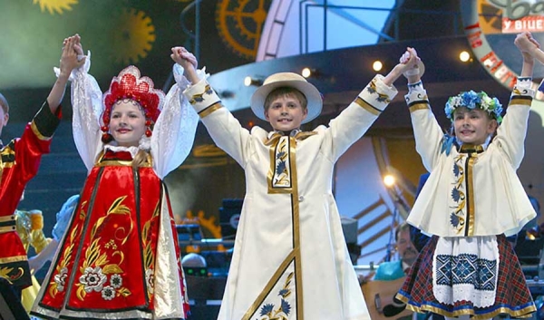 "Золотая лира" и новые традиции: каким был фестиваль 2003 года