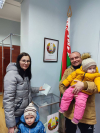 Елена и Михаил Пасюк вместе с детьми посетили Дзержинский участок для голосования № 12