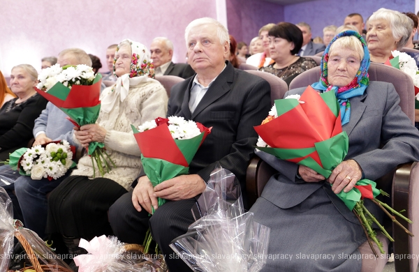 Золотой фонд успеха: на празднике в Копыле не забыли и о ветеранах труда