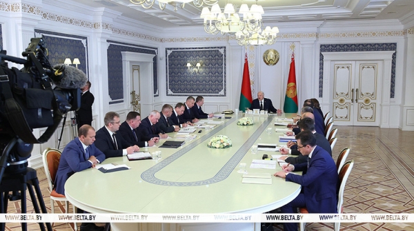 Президент собрал совещание по реализации ключевых инвестпроектов за рубежом