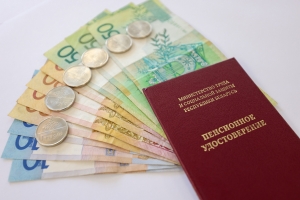 "Возрастные" доплаты к пенсиям увеличатся с 1 ноября: в Минтруда назвали новые суммы